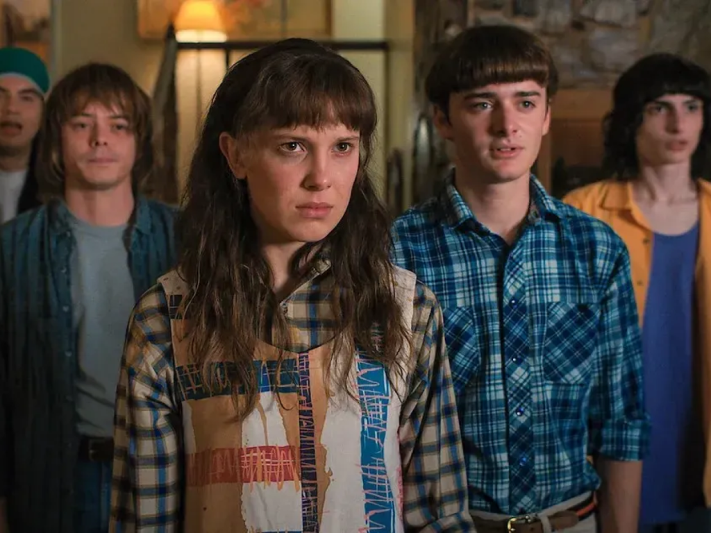 Parte do elenco principal: Eleven, Will, Mike e Jonathan reunidos em um momento decisivo da nova temporada de Stranger Things.